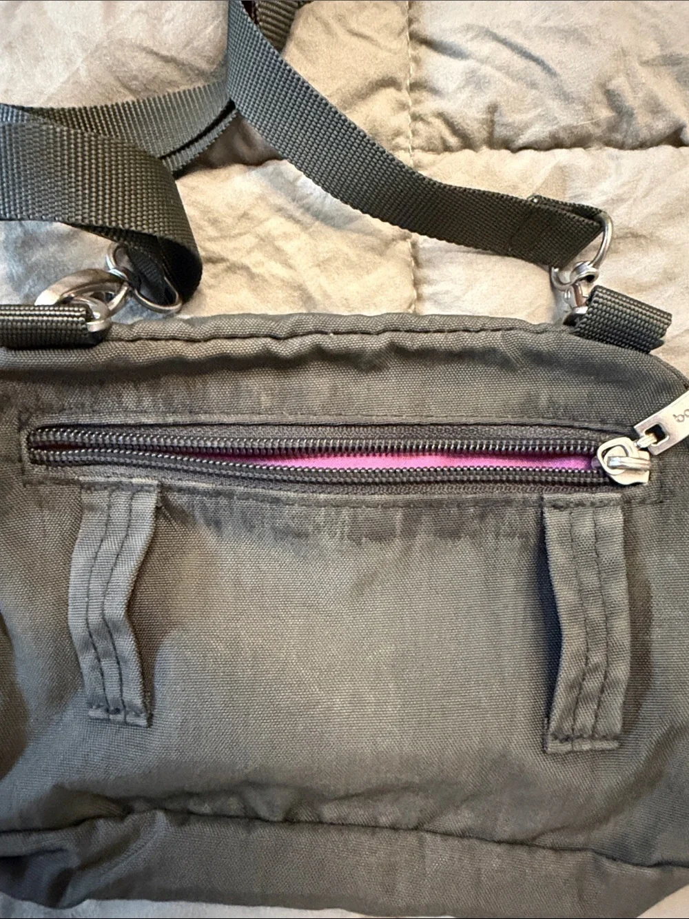 Baggallini olive gray men’s messenger crossbody bag